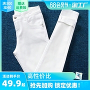 经典白色，修身显瘦，精致迷人