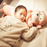 可爱棉婴儿排气抱枕，猴子公仔长条毛绒，玩具睡觉玩偶床上肠绞痛安抚