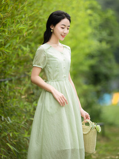 纻衣原创设计绿色V领连衣裙2024夏装收腰显瘦清新小众长裙子
