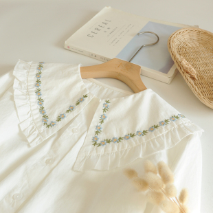 木夏~春季女小清新甜美蓝色花朵刺绣娃娃领上衣白色长袖衬衫