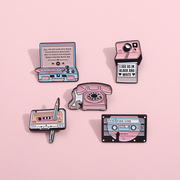 网红创意电子产品系列合金胸针 可爱卡通粉色相机电话磁带徽