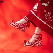 红色婚鞋女坡跟内增高原创珍珠，绑带中式秀禾鞋改良唐风翘头汉服鞋
