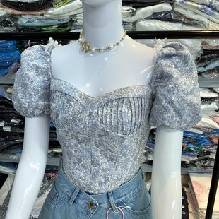 地球店提花珠片绣方领上衣女夏季收腰显瘦短款泡泡袖短袖小衫