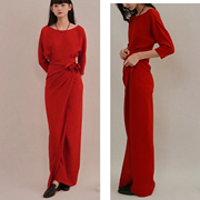 24夏西班牙小众设计复古高腰一字领中国红裹身式真丝连衣裙礼服