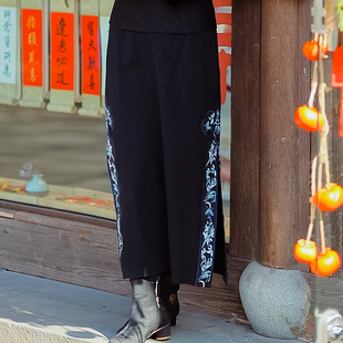 新中式刺绣羊毛针织长裙子女秋冬国风开叉垂感显瘦直筒半身裙