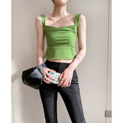 pinkeen绿色无袖吊带背心女夏季2024设计感收腰显瘦短款上衣