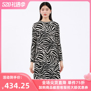 honrn红人黑白撞色斑马纹印花蕾丝边长袖针织连衣裙女秋冬中长裙