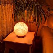 喜马拉雅s级水晶盐灯圆形状可调光台灯卧室床头灯创意时尚摆件
