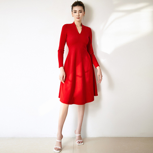 绝色 2023春季加厚条纹V领收腰显瘦连衣裙女新年红色气质长裙