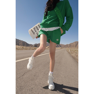 地球店绿色宽松运动休闲假两件卫衣套装女秋高腰阔腿短裤