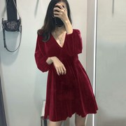 孕妇装秋冬季法式复古名媛松紧高腰黑色V领长袖金丝绒连衣裙遮肚