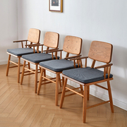 北欧实木樱桃木考拉扶手椅现代简约餐厅家具日式原木可挂餐桌椅子