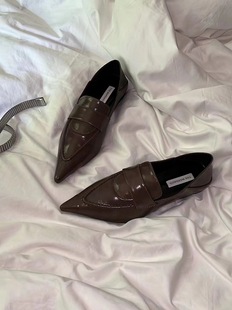 CHIC 2022 ：_温柔系搭配加分优雅 复古尖头软皮气质小单鞋