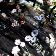 柔软黑底彩色花朵刺绣蕾，丝网纱衣裙，家居面料diy衣裙布料