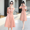 初春粉色衬衫裙孑女土中长款收腰气质带领连衣裙35岁到45的寸衫裙