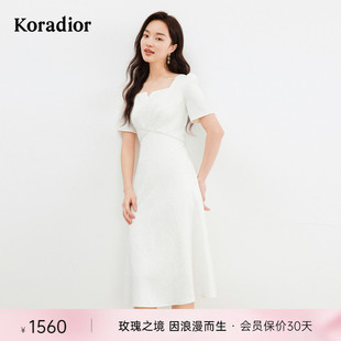 珂莱蒂尔2024夏季白色，高级感礼服款气质，显瘦减龄钉珠连衣裙女