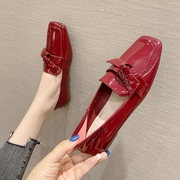 欧美风2022春夏季女鞋子，大码蝴蝶结漆皮方头，平跟平底单鞋红色