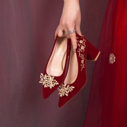 婚鞋新娘鞋秀禾婚纱两穿2024年中式红色尖头高跟鞋女孕妇
