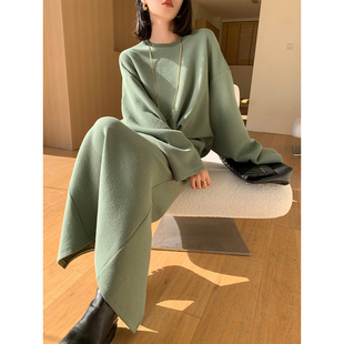 WANGXO绿色两件套装女秋季2023设计感长袖卫衣高腰开叉半身裙