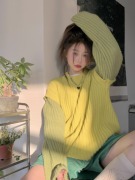 韩系秋冬少女风显白设计(白设计)感宽松拼接袖，黄色上衣加厚针织毛衣女(毛衣女)