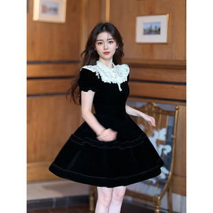 古堡少女法式赫本风，优雅复古黑色木，耳边丝绒连衣裙公主小黑裙