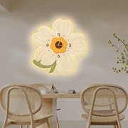 客厅钟表家用挂钟异形花卉装饰画，led墙上灯画餐厅创意奶油风时钟