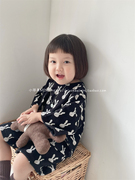小苹果2024秋韩版男女童宝宝可爱花朵兔子针织两件套毛衣套装