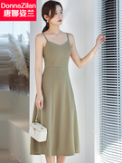 绿色吊带连衣裙女中长款夏季2023高级感时尚气质收腰显瘦裙子