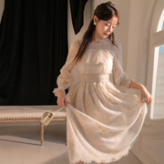 白色长款连衣裙2022年早款高级气质收腰蕾丝，婚礼扯证礼服长袖长裙