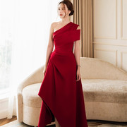 高端轻奢红色单肩小众设计显瘦气质名媛连衣裙长裙晚装订婚小礼服