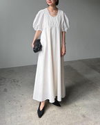 松本惠奈23夏设计(夏设计)感减龄复古u领泡泡袖，a字纯棉连衣裙长裙黑白洋装