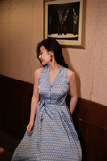 夏季复古翻领连衣裙女蓝色波点优雅无袖法式缎面光滑高级感长裙