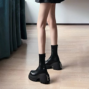 今年流行的小短靴女2023厚底，增高马丁靴粗跟高跟弹力瘦瘦靴靴