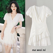 明星赵丽颖同款v领白色，连衣裙女夏季法式小白裙，高级感泡泡袖裙子