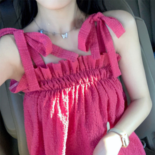 火龙果色蝴蝶结设计感吊带，女外穿夏季玫红色，宽松甜美显白甜酷上衣