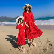 高级亲子装红色母女长裙海边父子沙滩套装三亚泰国旅游全家福拍照