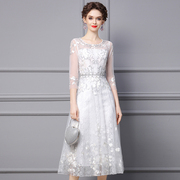 枝荔白色连衣裙仙女款，2024年春季气质高级感绣花钉珠长款礼服