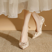  媚爱婚鞋 不累脚冬季结婚鞋子猫跟方钻金色单鞋女矮跟新娘鞋