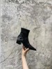 chic23autumm:秋季韩版复古漆皮感高级色系，复古尖头粗跟短靴