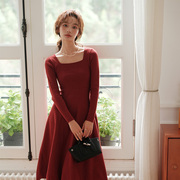 法式复古女秋冬季方领气质，长袖针织连衣裙收腰显瘦打底红色长裙