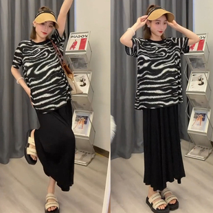夏季2023年韩版简约宽松斑马条纹T恤修身显瘦半身裙两件套