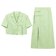 绿色西装领一粒扣短袖上衣高腰开叉包臀半身裙套装