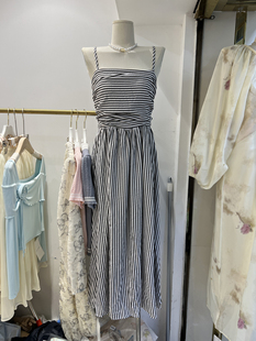 夏季时尚韩版十三行显白潮流吊带条纹设计个性收腰显瘦连衣裙