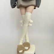 日系软妹纯欲风秋冬奶，白色针织长筒袜萝莉甜美可爱毛球保暖过膝袜