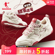 中国乔丹板鞋女春季红色女鞋，四叶草情侣面包鞋休闲运动鞋子男