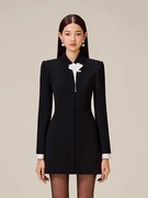 2023优雅ol黑白撞色立体花朵装饰修身显瘦连衣裙越南设计师