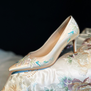 婚鞋高级感原创秀禾婚纱两穿高跟鞋香槟色中式刺绣新娘缎面旗袍鞋