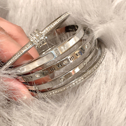银色钛钢锆石素圈手镯女轻奢小众，设计感高级闺蜜手链简约气质手饰
