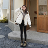 米色针织拼接连帽羽绒服，女2022冬季韩系设计感短款白鸭绒(白鸭绒)外套