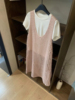 马海毛镂空背心连衣裙，嫩黄色粉色，两色入独特个性